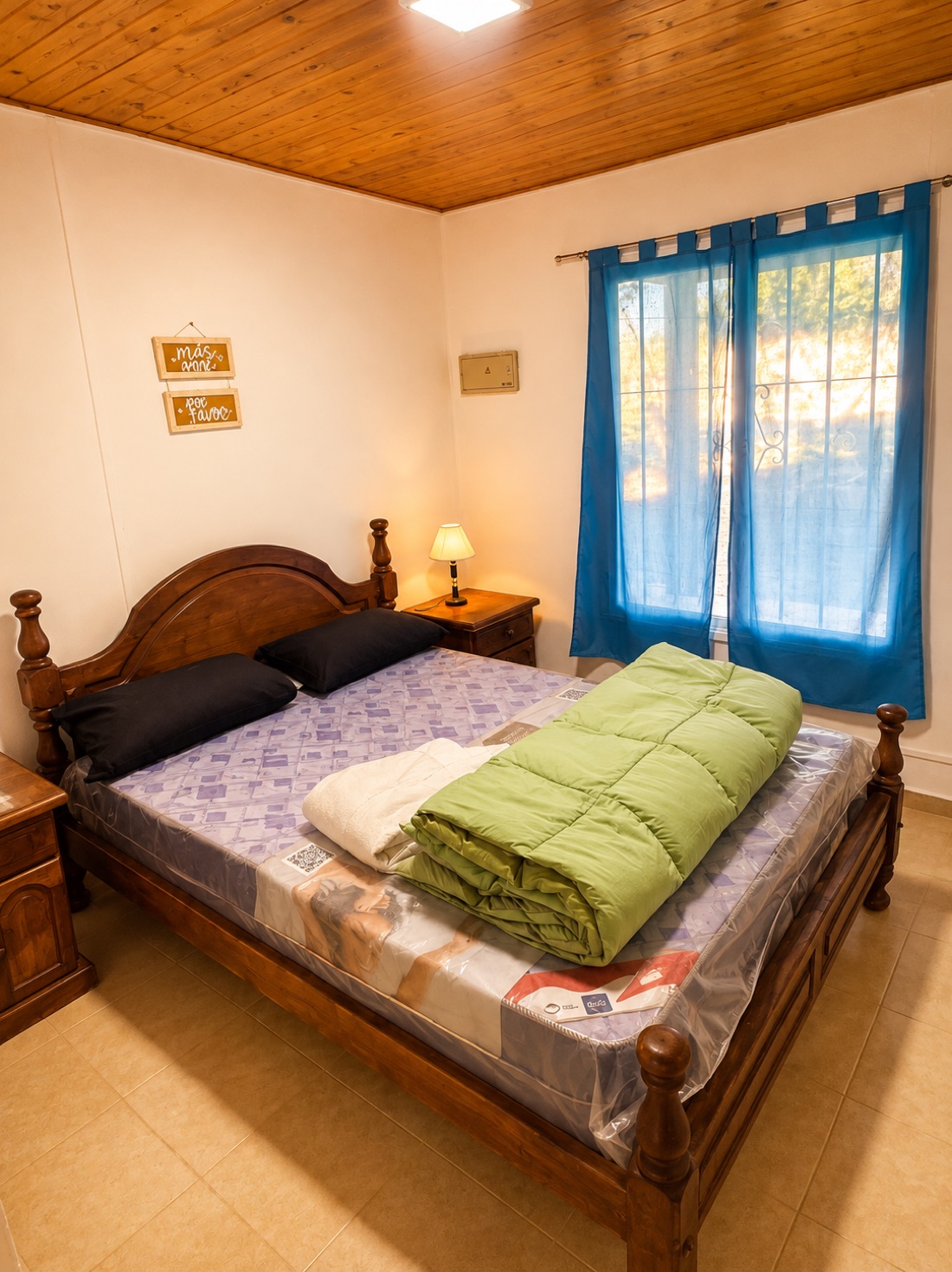 Dormitorio matrimonial de una cabaña