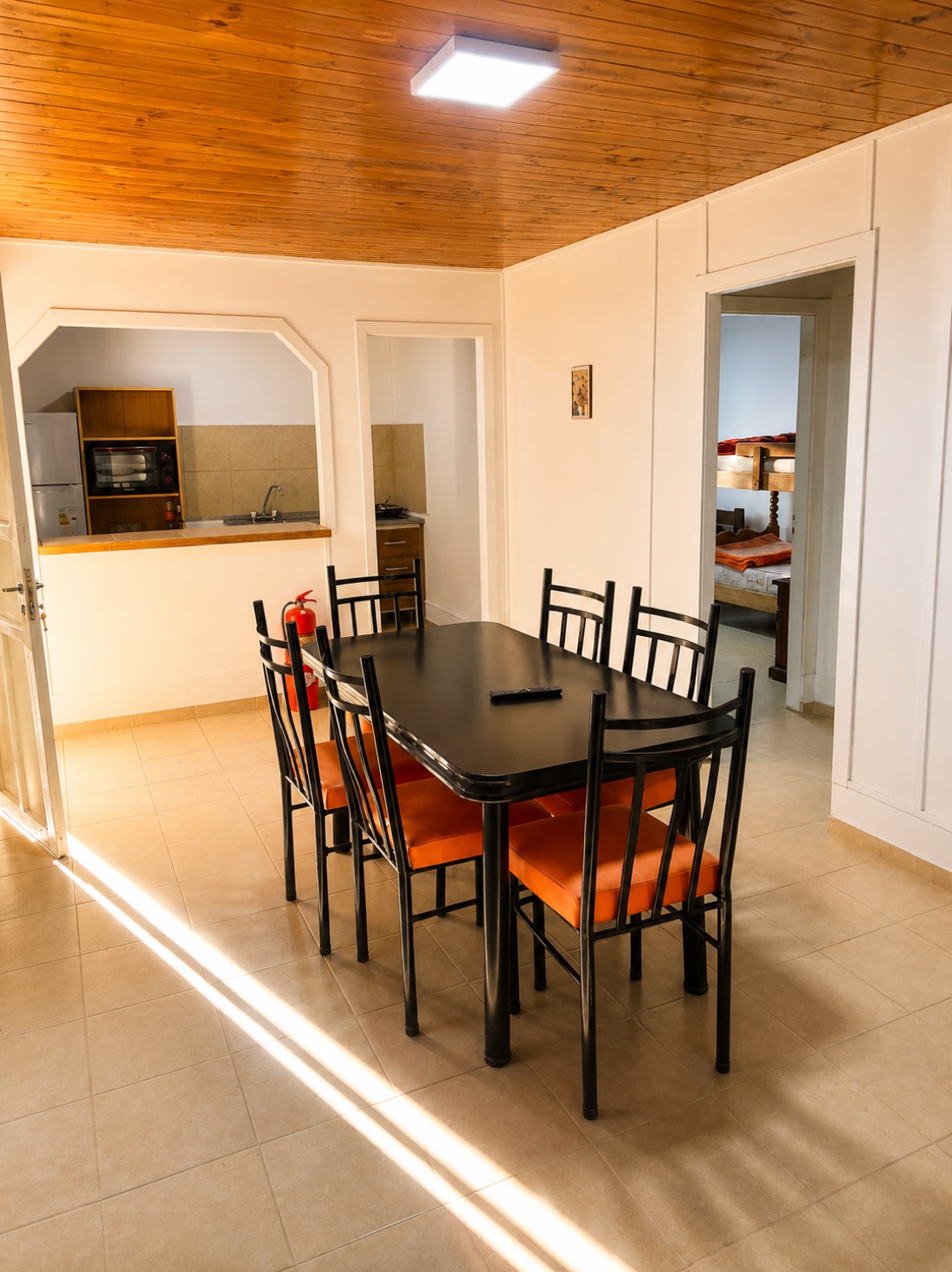 Estar comedor con mesa para seis personas